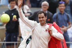 爱游戏-费德勒在DWG比赛中战术调整，出色防守引发热议！的简单介绍