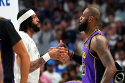 爱游戏-詹姆斯巅峰对决，Ming与50激战雄鹿分钟，高光表现胜负难料！的简单介绍