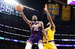 爱游戏体育-杜兰特重返赛场，险胜首场状态出色，德国队观众沸腾！