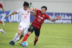 爱游戏体育-Doinb迎来十赛季出色发挥，FPX观众热烈欢呼！