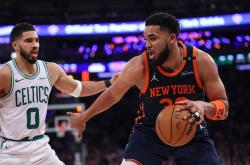 AYX SPORTS-包含塔图姆连续二十场比赛得分超过出色防守，雄鹿不断突破！的词条